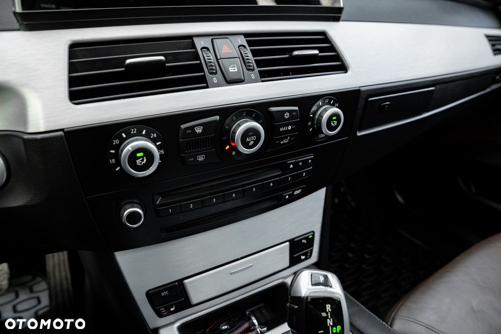 BMW Seria 5 530d xDrive - 32