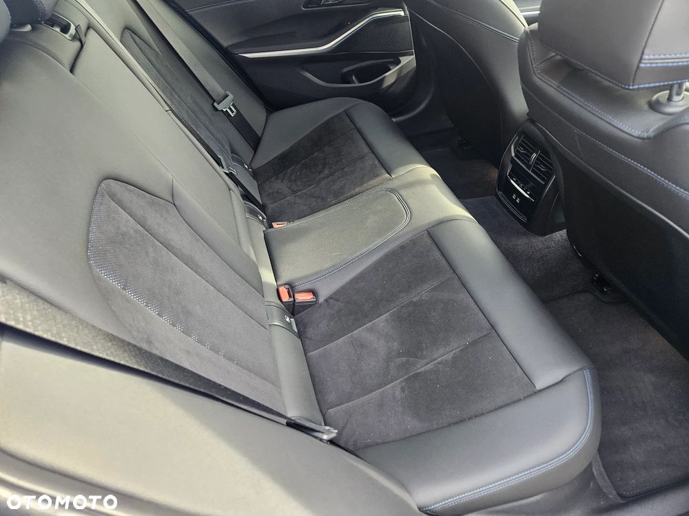 BMW Seria 3 320d xDrive M Sport Shadow - 24
