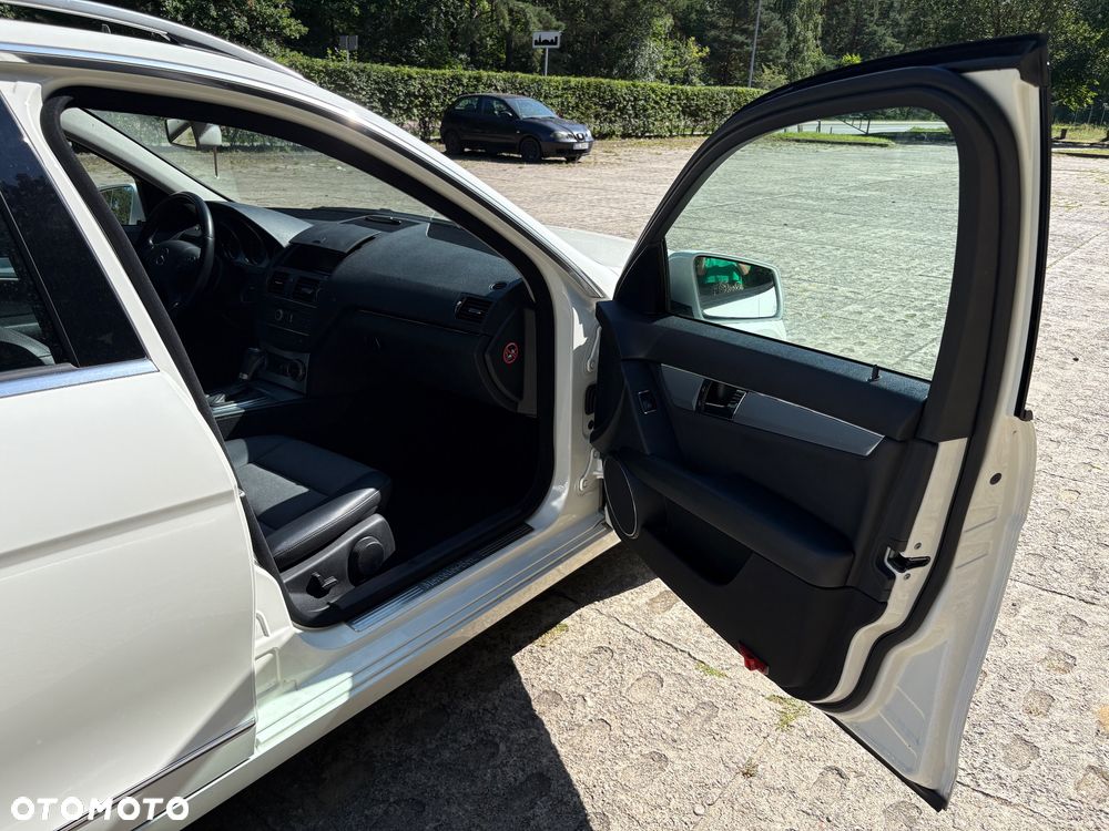 Mercedes-Benz Klasa C 180 Kompressor Automatik BlueEFFICIENCY Avantgarde - 11