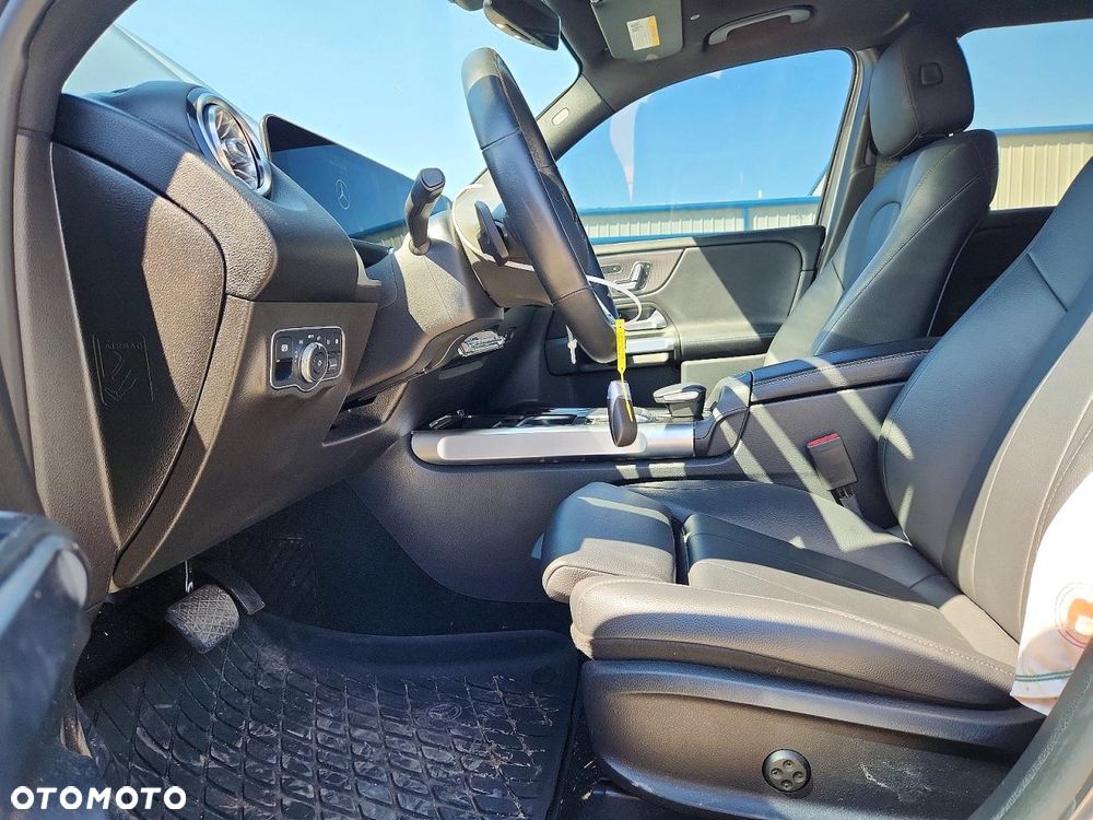 Mercedes-Benz GLB 250 4Matic 8G-DCT AMG Line - 6