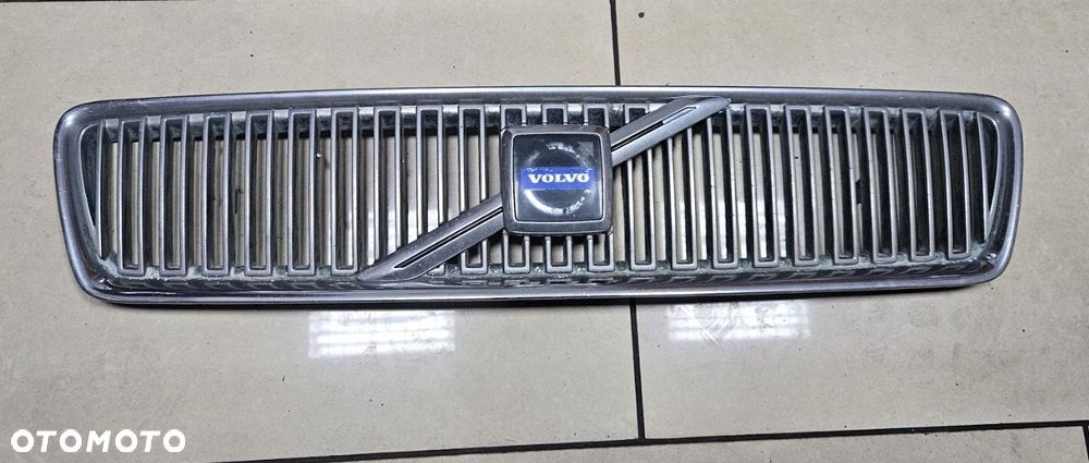 Osłona grilla / grill / VOLVO V40 - 1