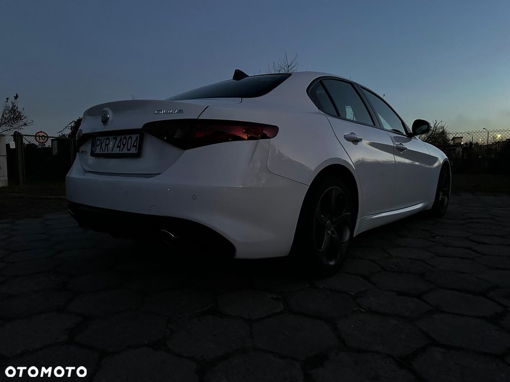 Alfa Romeo Giulia - 8