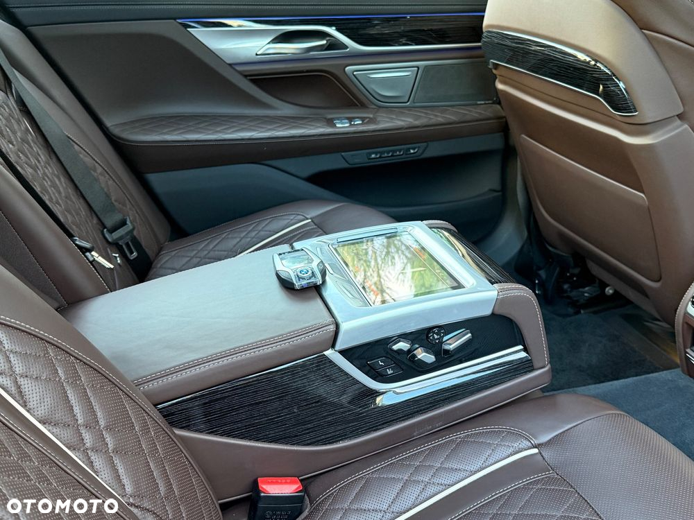 BMW Seria 7 740Ld xDrive sport - 27