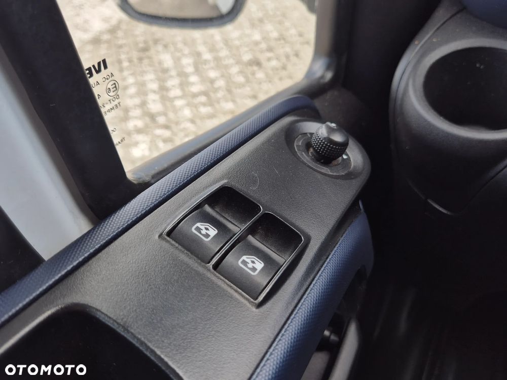 Iveco Daily 35S14 Hi-Matic, kontener 8PAL, pneumatyka, klimatyzacja - 7