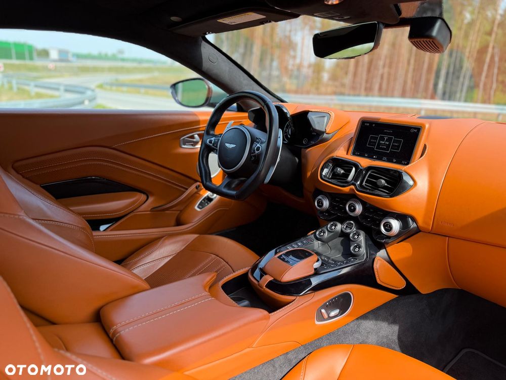 Aston Martin Vantage - 13