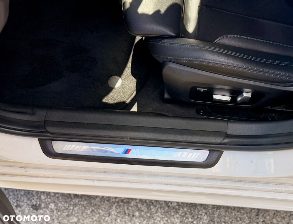 BMW Seria 3 330e xDrive M Sport sport - 15