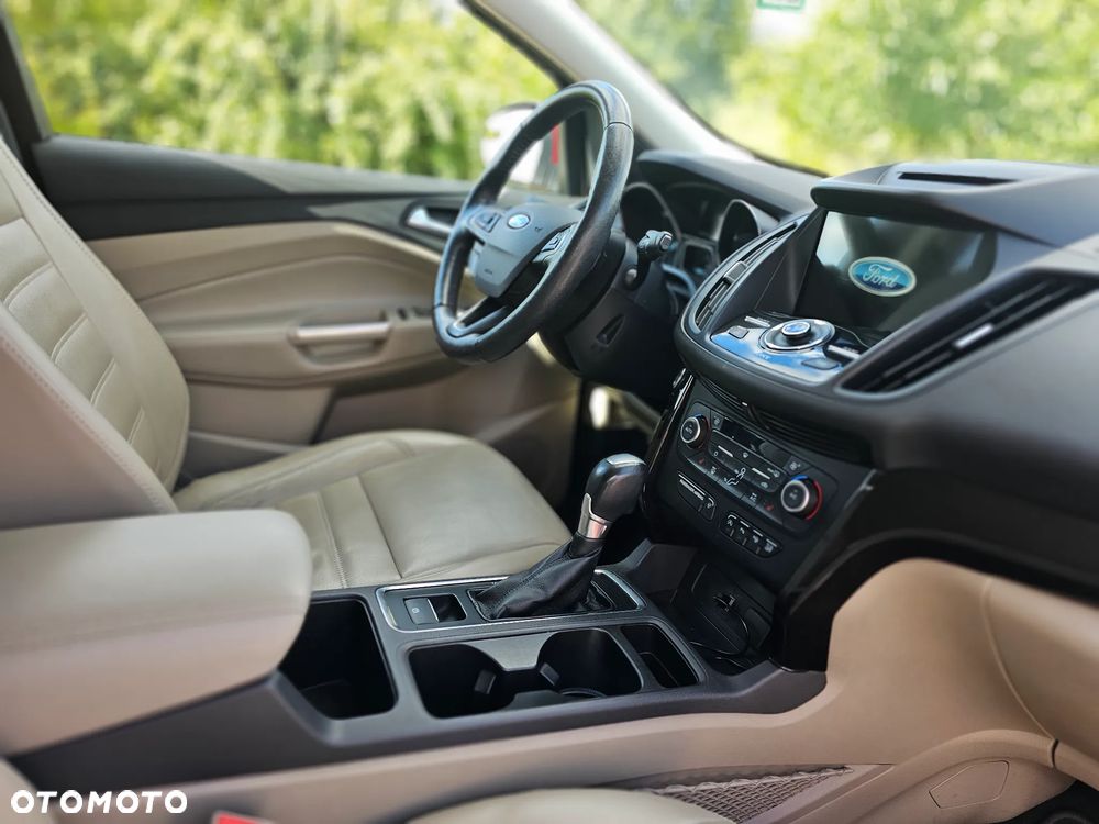 Ford Escape 2.0 EcoBoost AWD Titanium - 12