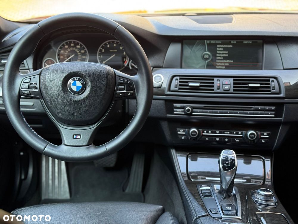 BMW Seria 5 528i xDrive - 24