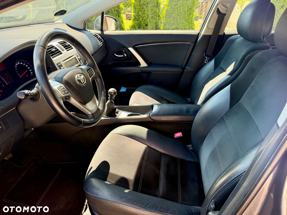 Toyota Avensis 1.8 Sol EU5 - 12