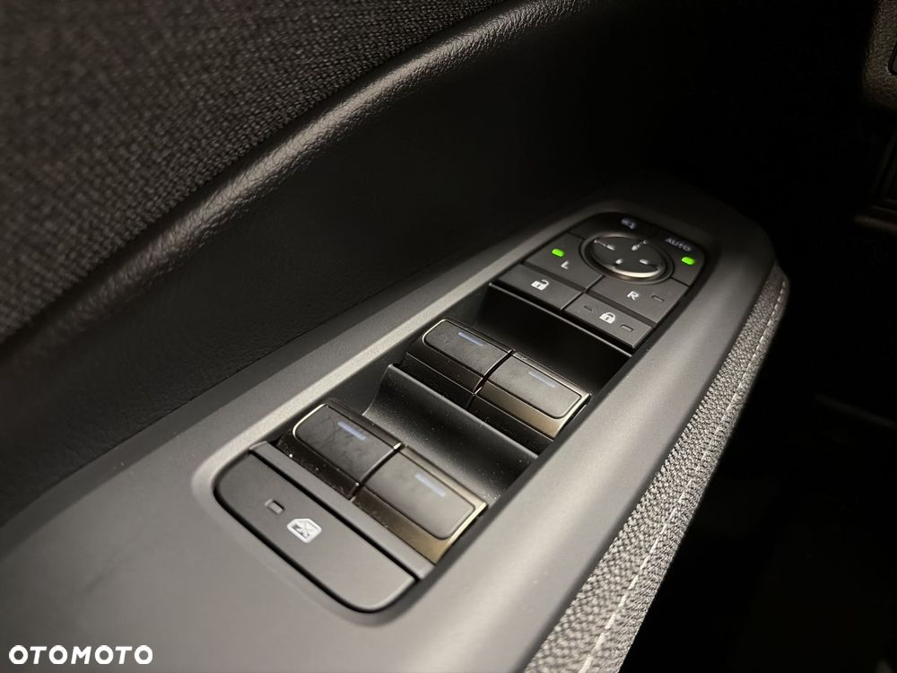 Lexus LBX 1.5 Hybrid - 22