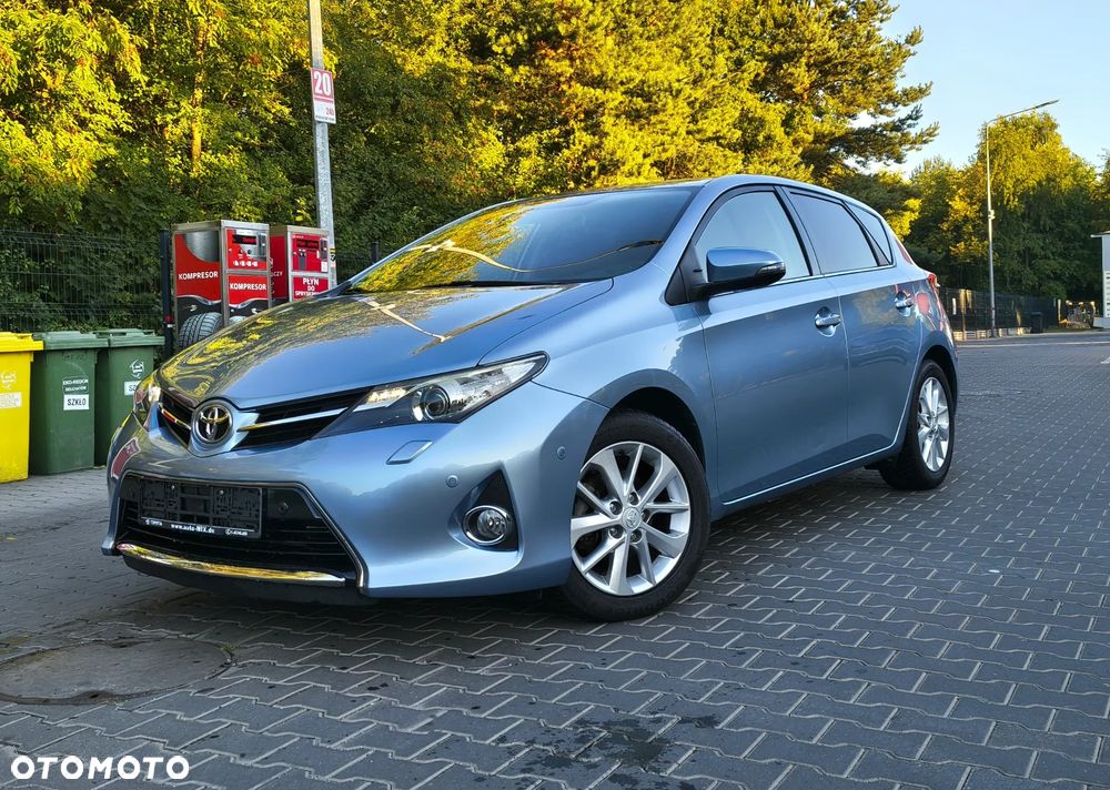 Toyota Auris 1.6 Valvematic Executive - 1