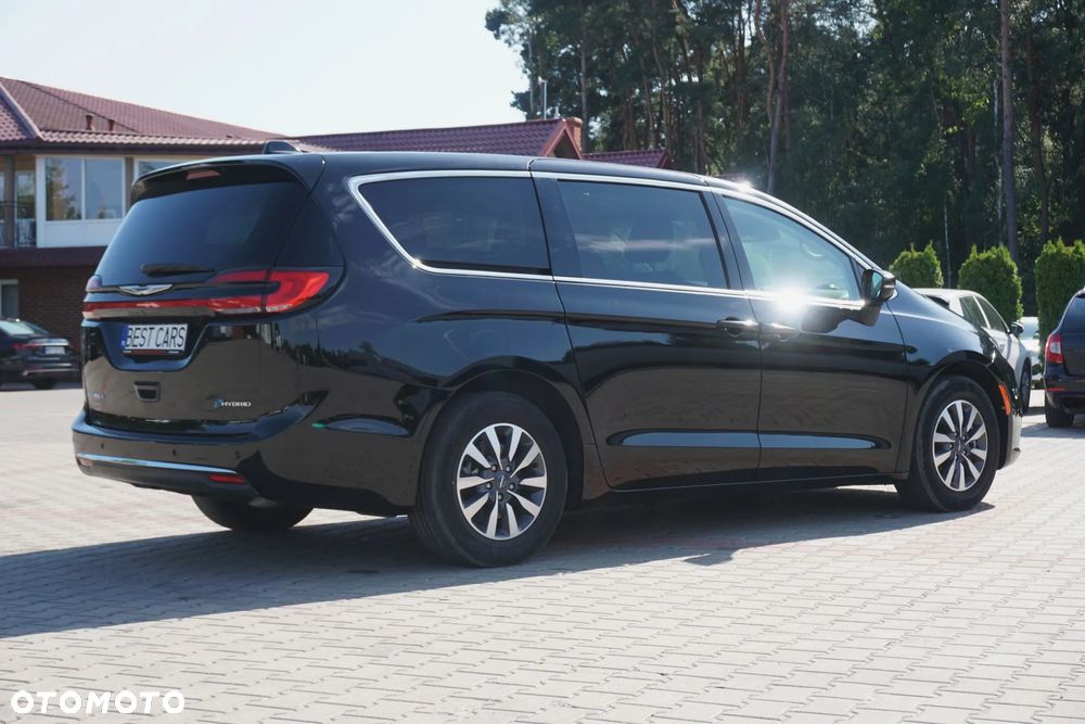 Chrysler Pacifica - 5