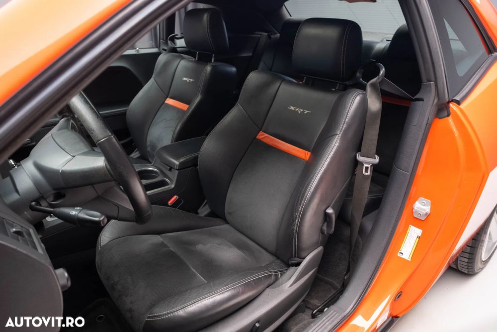 Dodge Challenger - 32