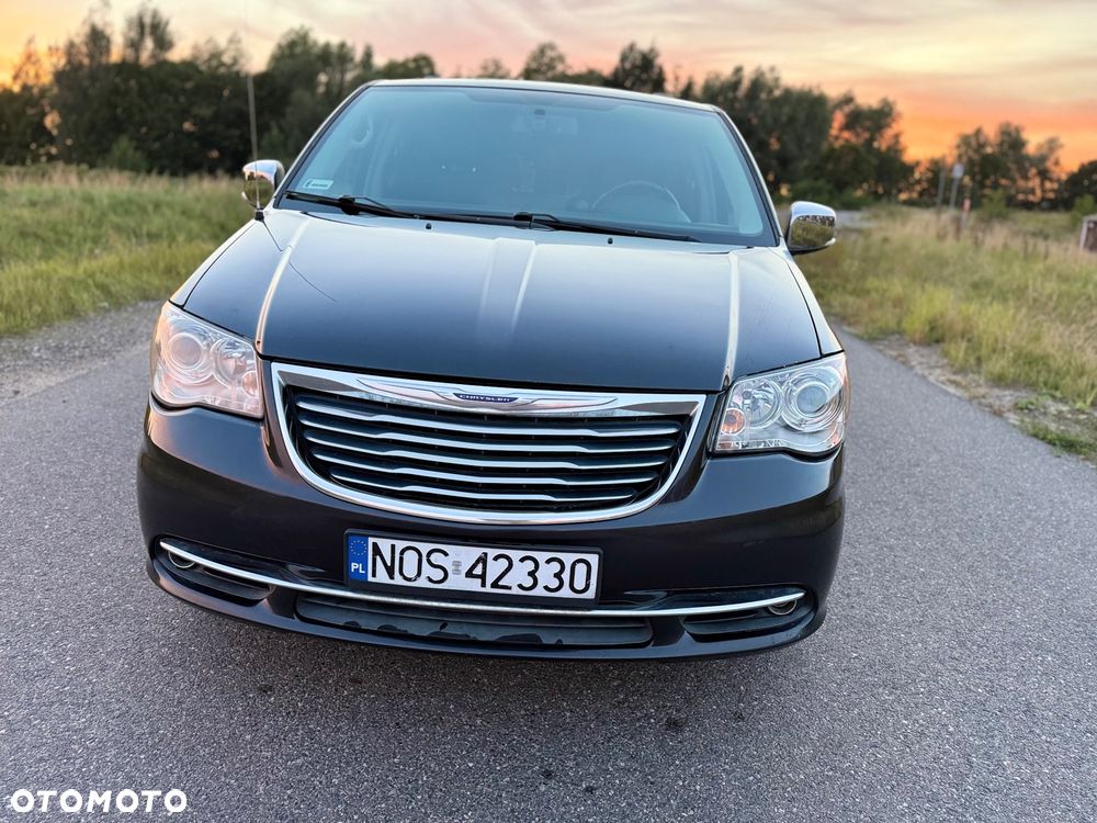 Chrysler Town & Country 3.6 Limited - 34