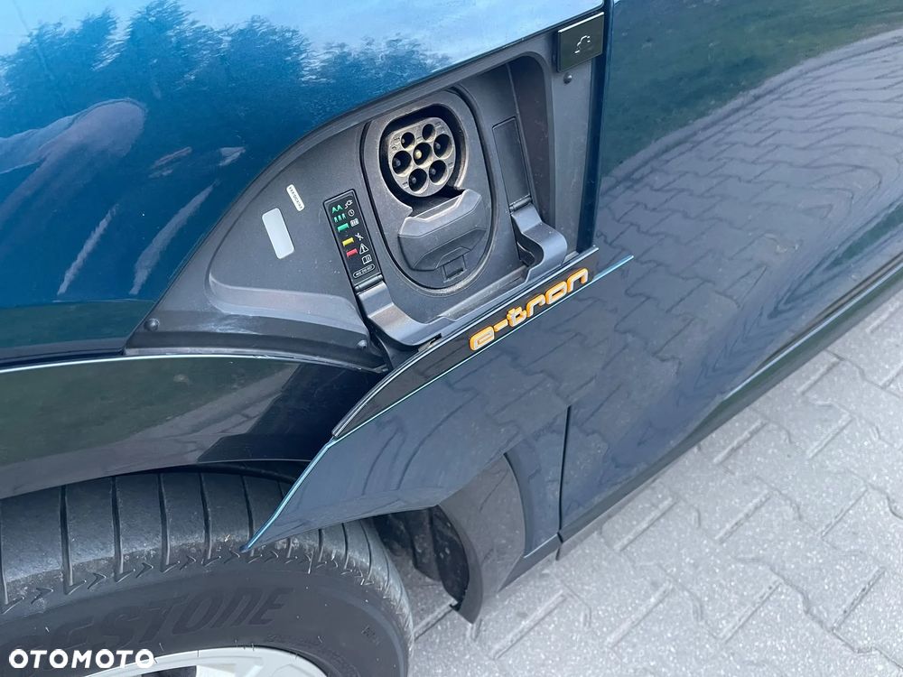 Audi e-tron 55 Quattro S Line - 11