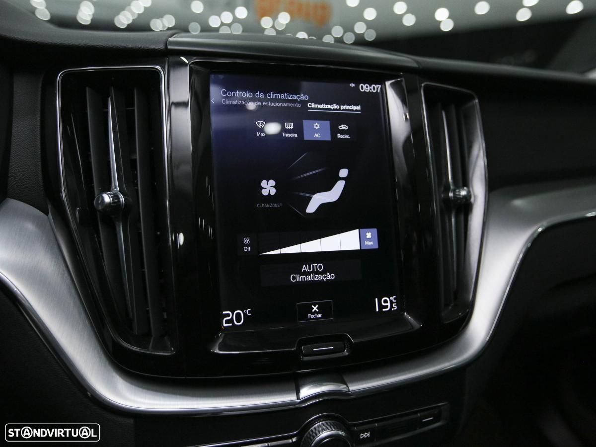 Volvo XC 60 2.0 T8 PHEV Momentum AWD - 19