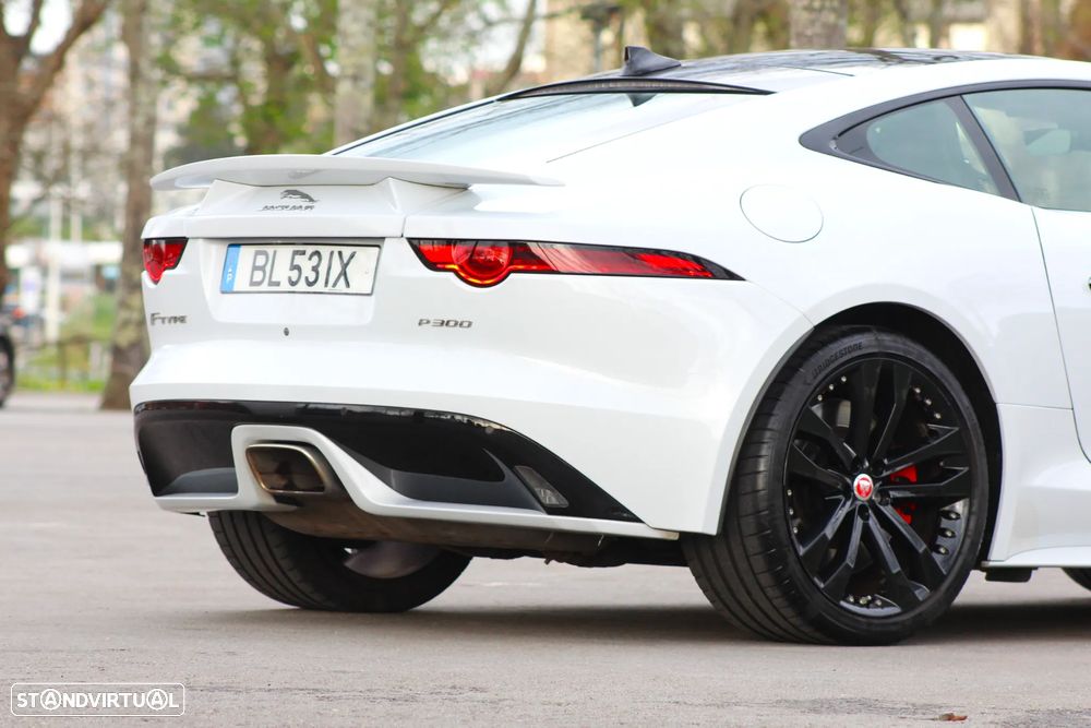 Jaguar F-Type 2.0 i4 R-Dynamic Black - 13