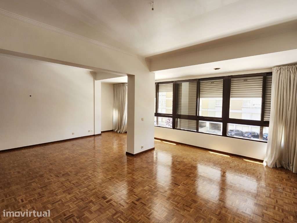 Portela - T3 +1 - Parqueamento - Grande imagem: 2/20