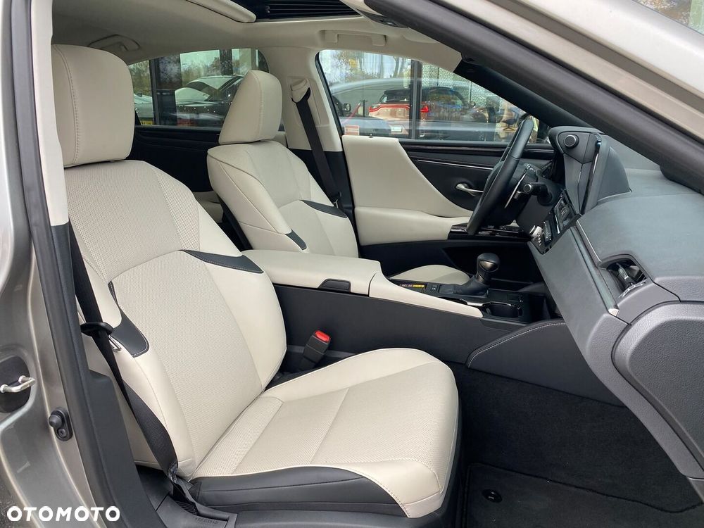 Lexus ES 300h Business Edition - 24