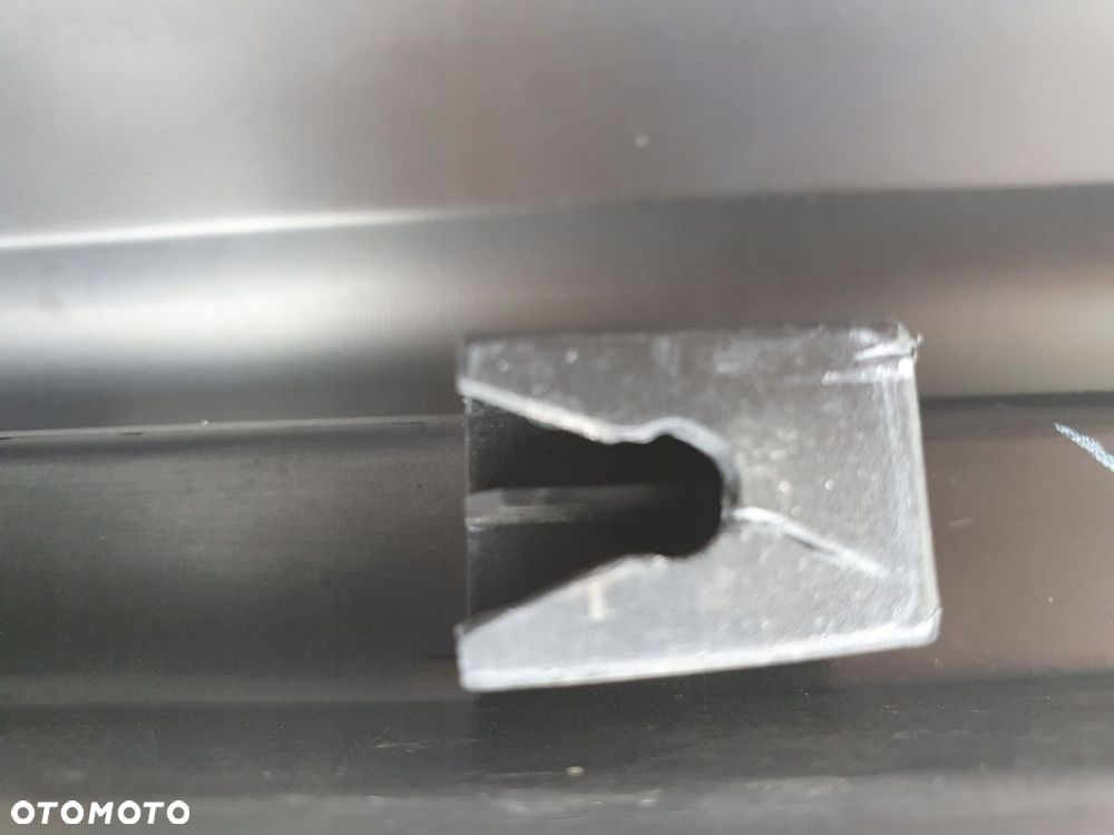 Listwa progowa lewa Ssangyong Tivoli Lift rok 19- - 11