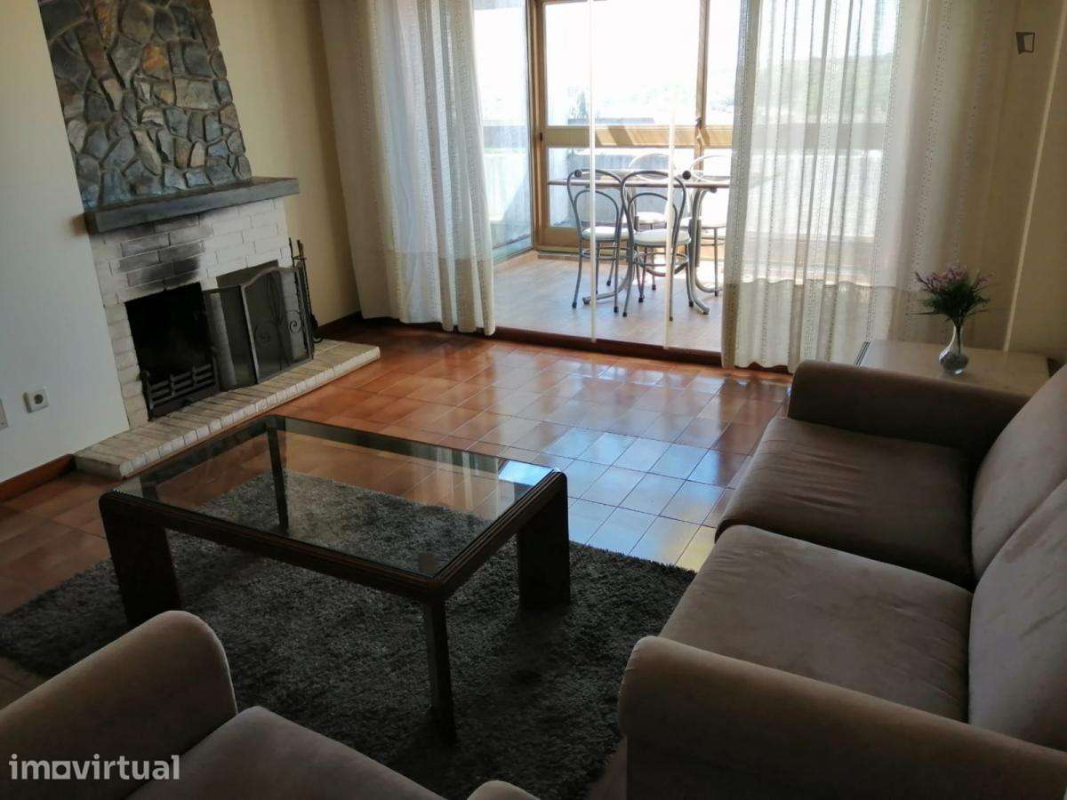 Apartamento com 3 quartos - localizado em Ramalde Porto - Grande imagem: 2/16