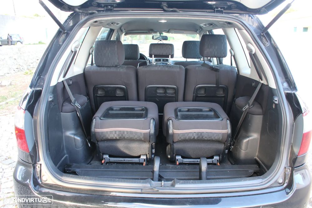 Toyota Avensis Verso 2.0 D-4D Sol - 17
