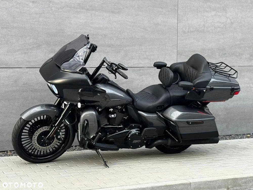 Harley-Davidson Touring Road Glide - 2
