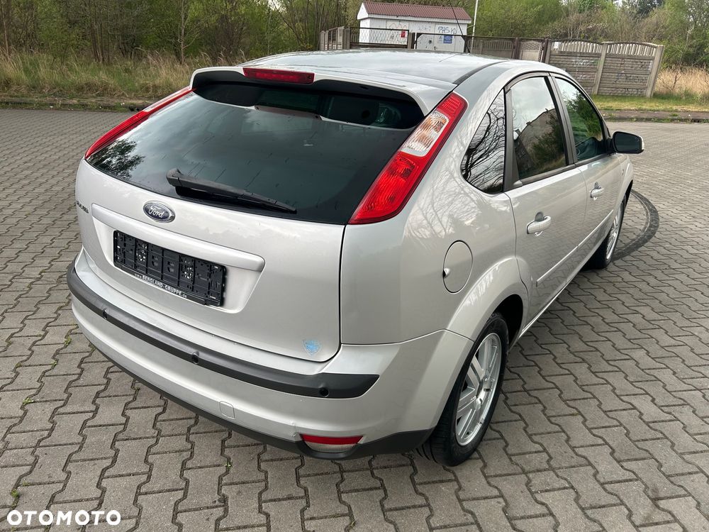 Ford Focus Ghia - 5