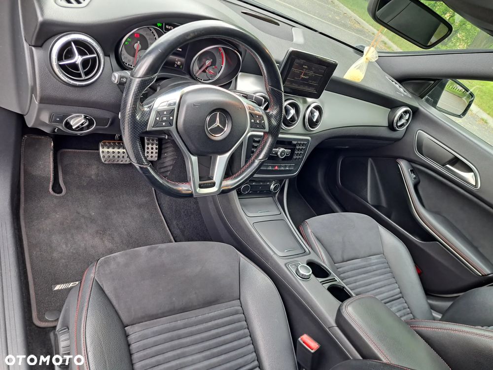 Mercedes-Benz CLA 220 CDI 7G-DCT AMG Line - 17