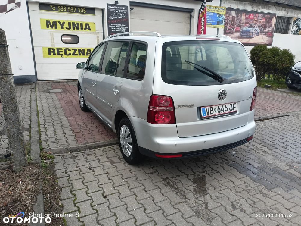 Volkswagen Touran 2.0 TDI Trendline DSG - 4
