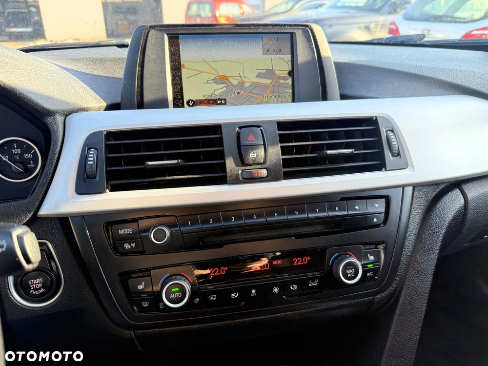 BMW Seria 3 318d DPF Touring - 9