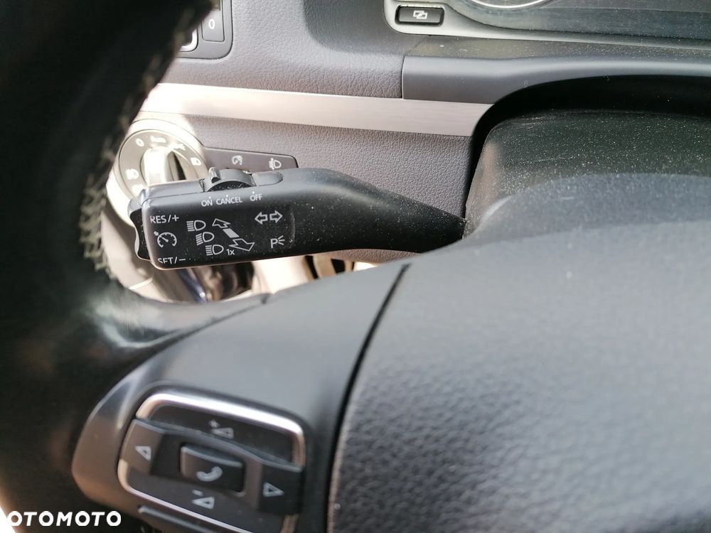 Volkswagen Touran 1.6 TDI DPF STYLE - 24