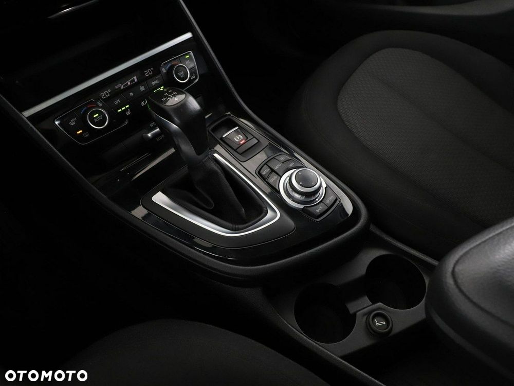 BMW Seria 2 218d - 27