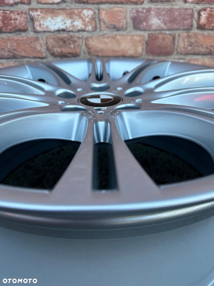 E60 xDrive ET43 styling 135 felgi 18 5x120 BMW 8j IS43 alufelgi E90 X3 E83 F25 F30 X4 E46 Z3 Z4 F01 F10 F12 F20 F22 Opel Insignia 72.6 srebrne oryginał - 7