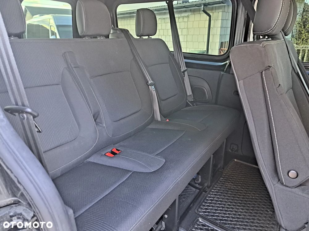 Renault Trafic 2.0 dCi - 11