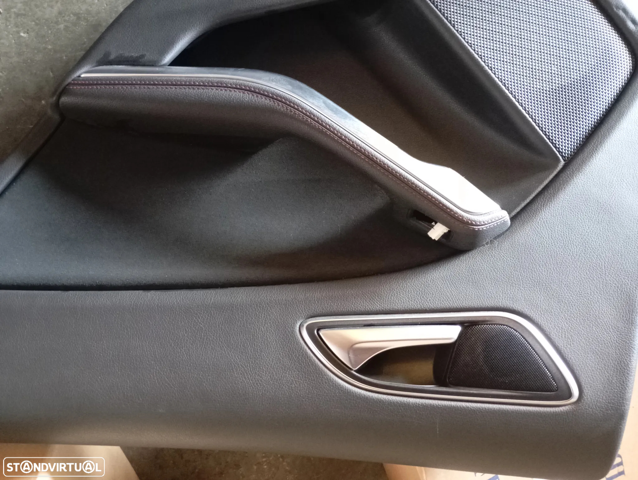 MERCEDES A W176 FORRA / QUARTELA PORTA TRAS DIREITA - FP027 - 3