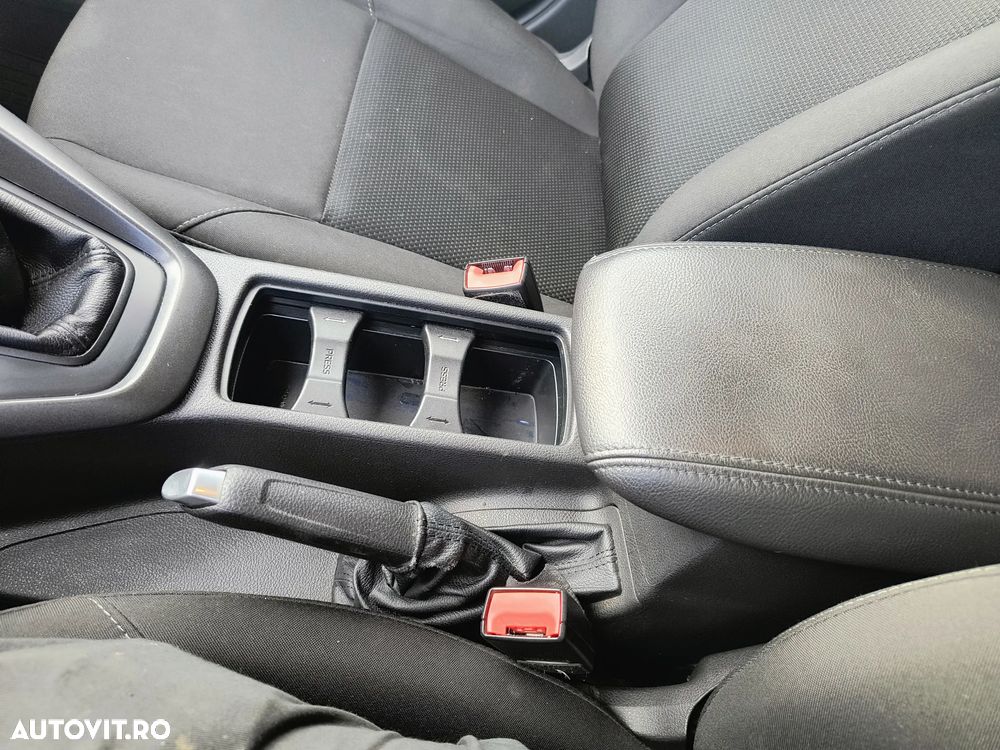 Ford Focus - 8