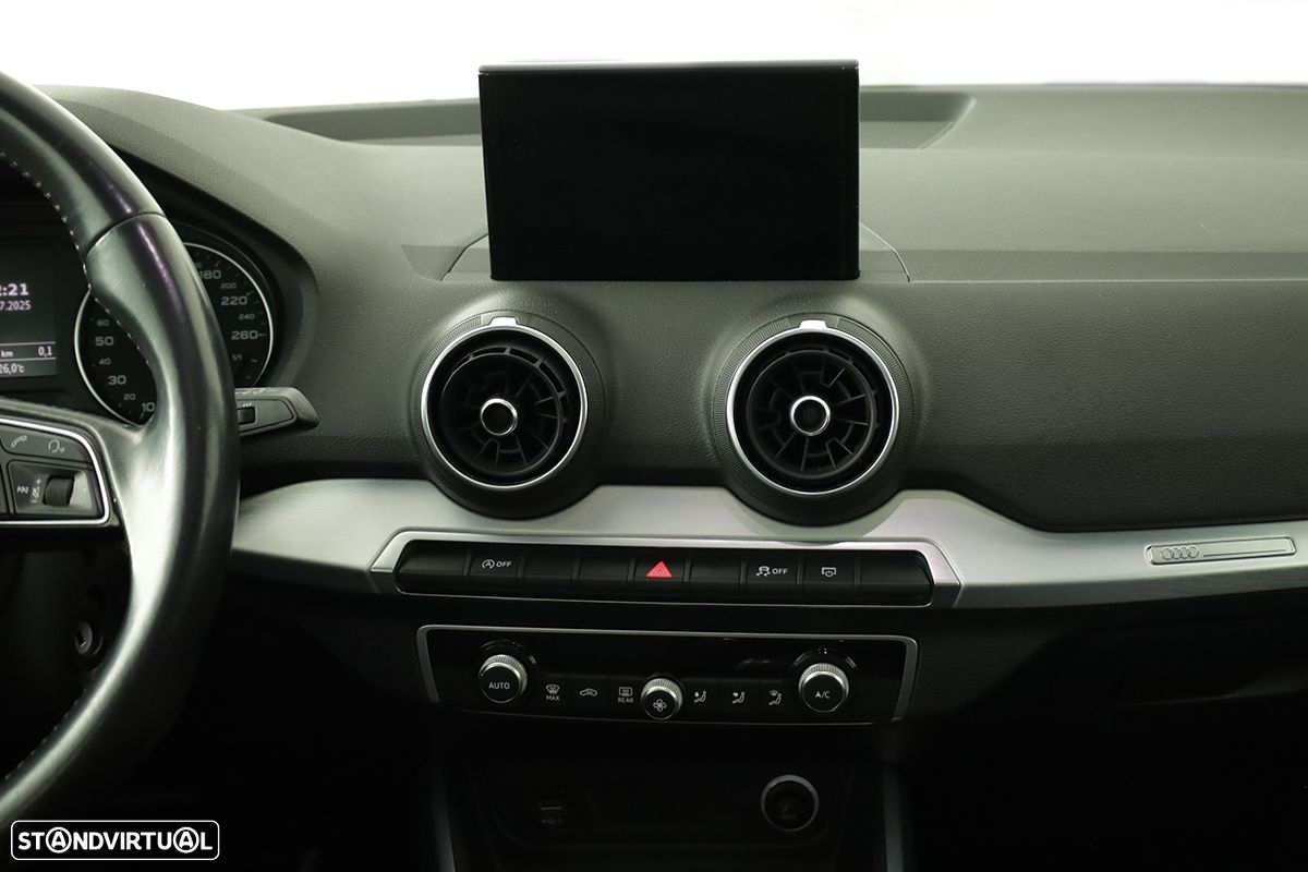 Audi Q2 1.6 TDI Design - 9