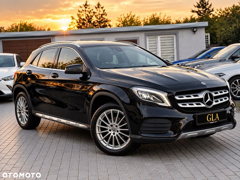 Mercedes-Benz GLA 200 7G-DCT UrbanStyle Edition - 2