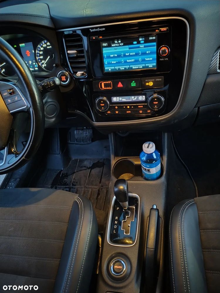 Mitsubishi Outlander - 16