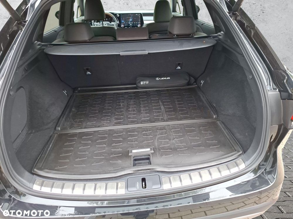 Lexus RX 450h+ Omotenashi - 25