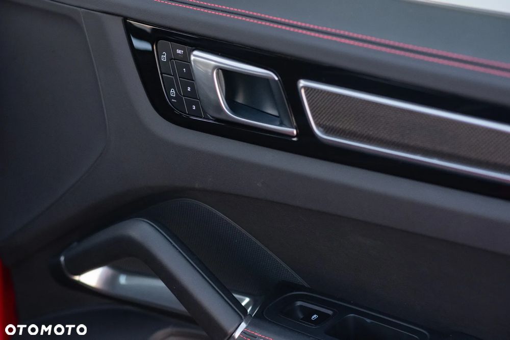 Porsche Cayenne Turbo - 32