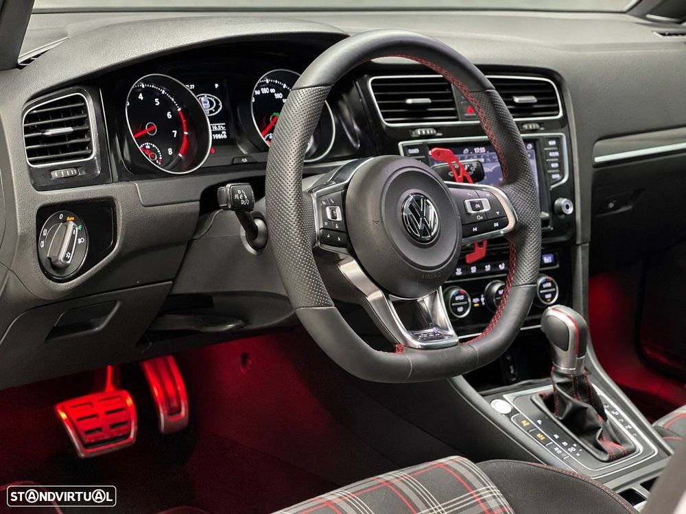 VW Golf 2.0 TSi GTi DSG Performance - 14