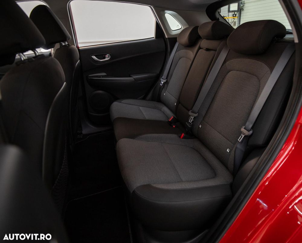 Hyundai KONA - 12