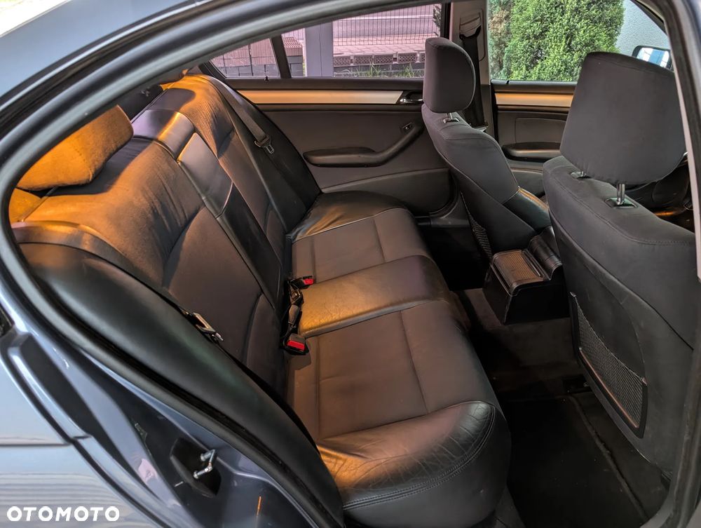 BMW Seria 3 330d - 11