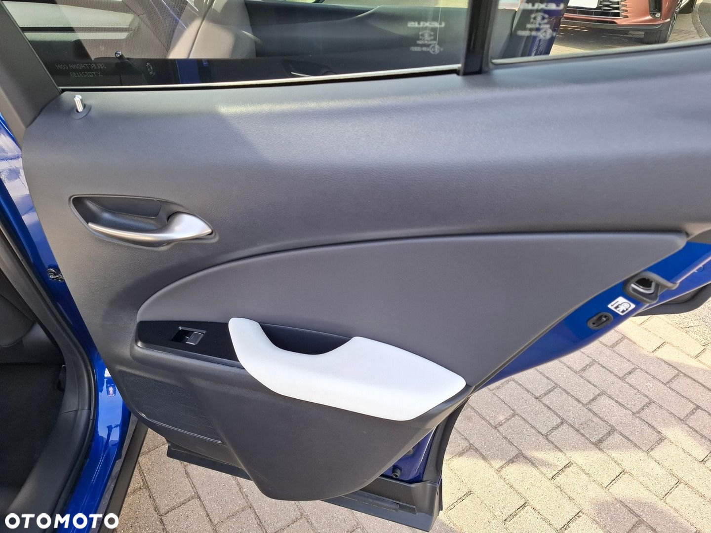 Lexus UX - 25
