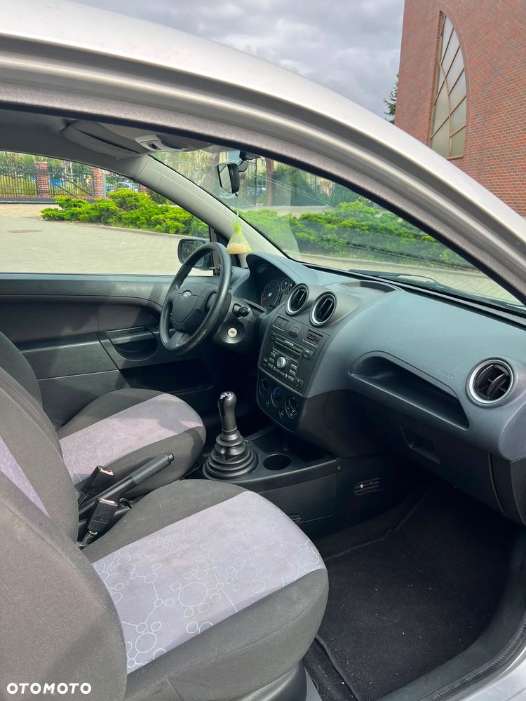 Ford Fiesta 1.3 Ambiente - 4