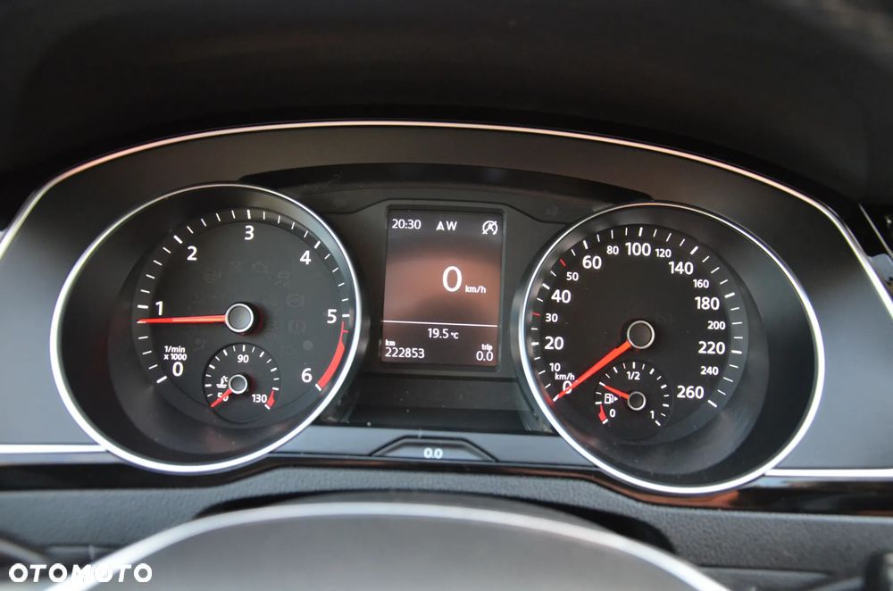 Volkswagen Passat 2.0 TDI (BlueMotion Technology) Comfortline - 29