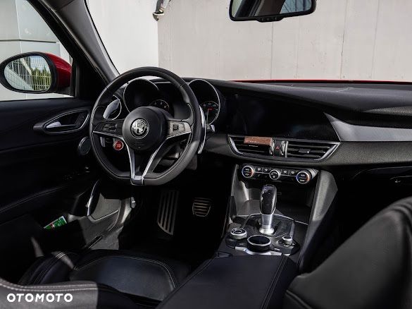 Alfa Romeo Giulia 2.0 Turbo 16V AT8 Veloce Ti - 18