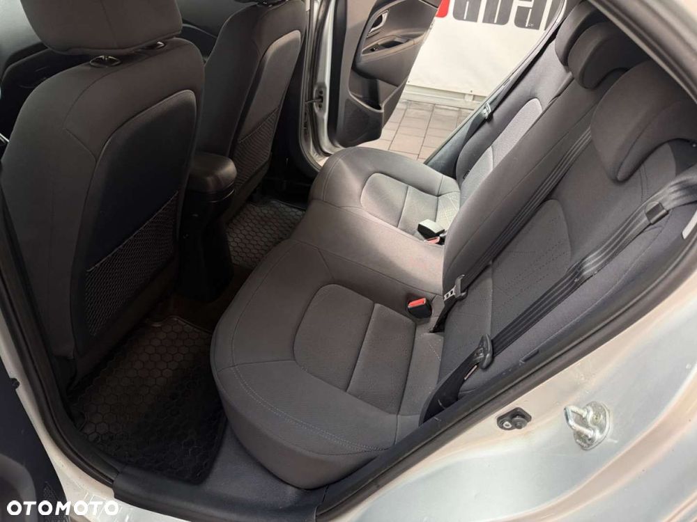 Kia Rio - 34
